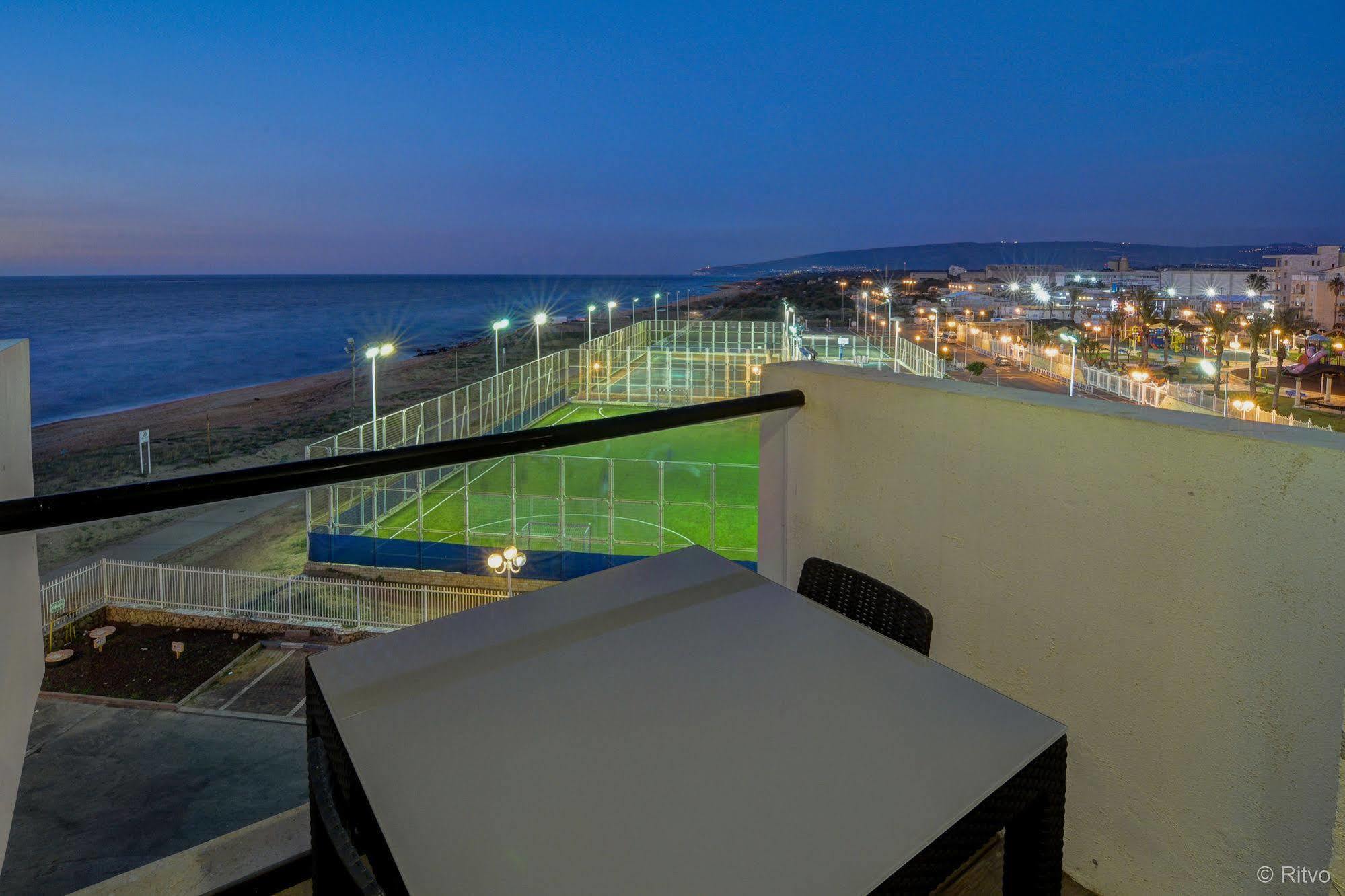 Hotel Jacob Sea Life Nahariya Extérieur photo